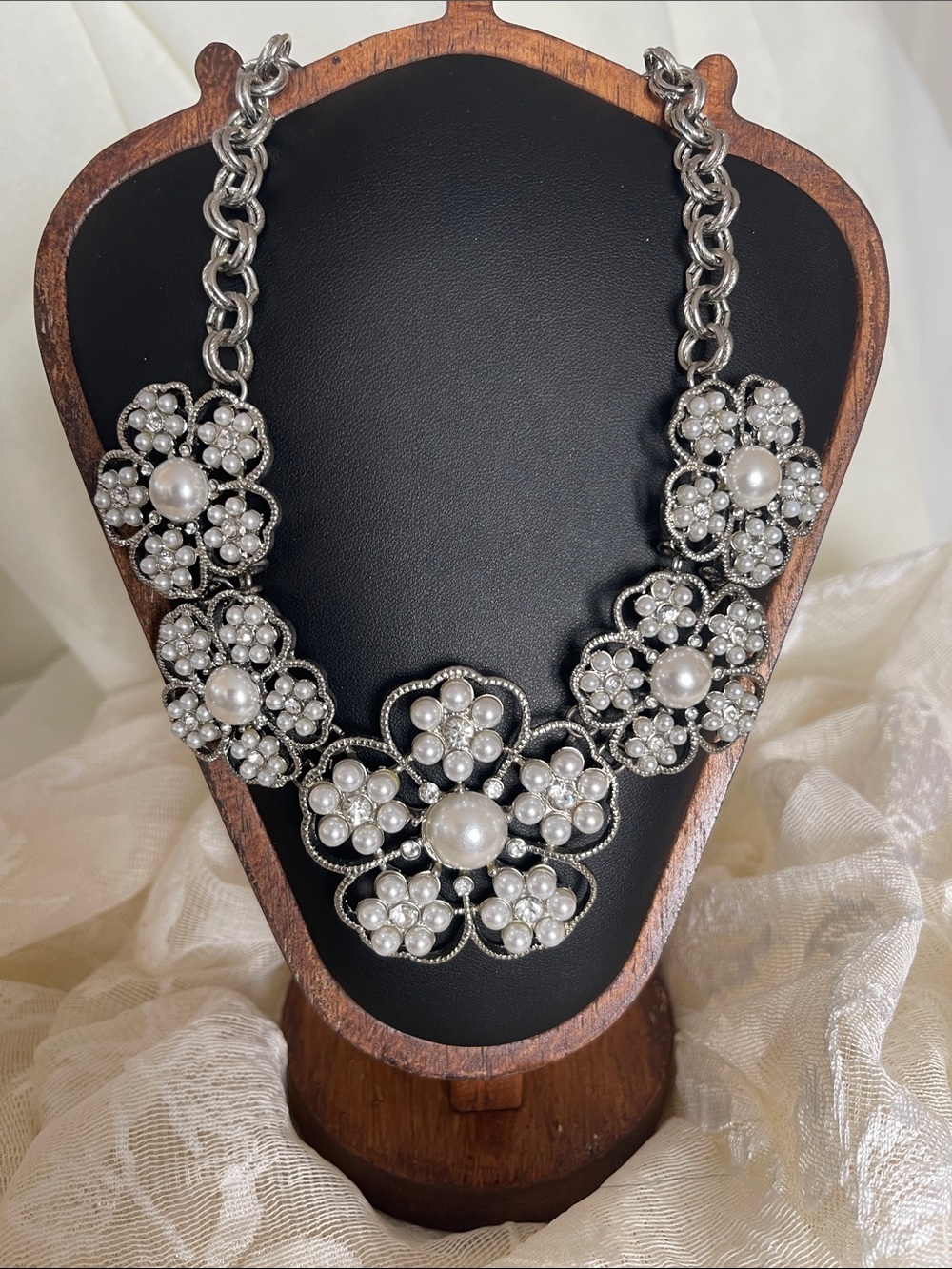 Elegant Silver-Tone Pearl Flower Statement Necklace
